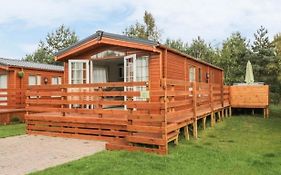 Angie'S Haven, Superb 2 Bedroom Lodge With Hot Tub - Sleeps 6 - Felmoor Park