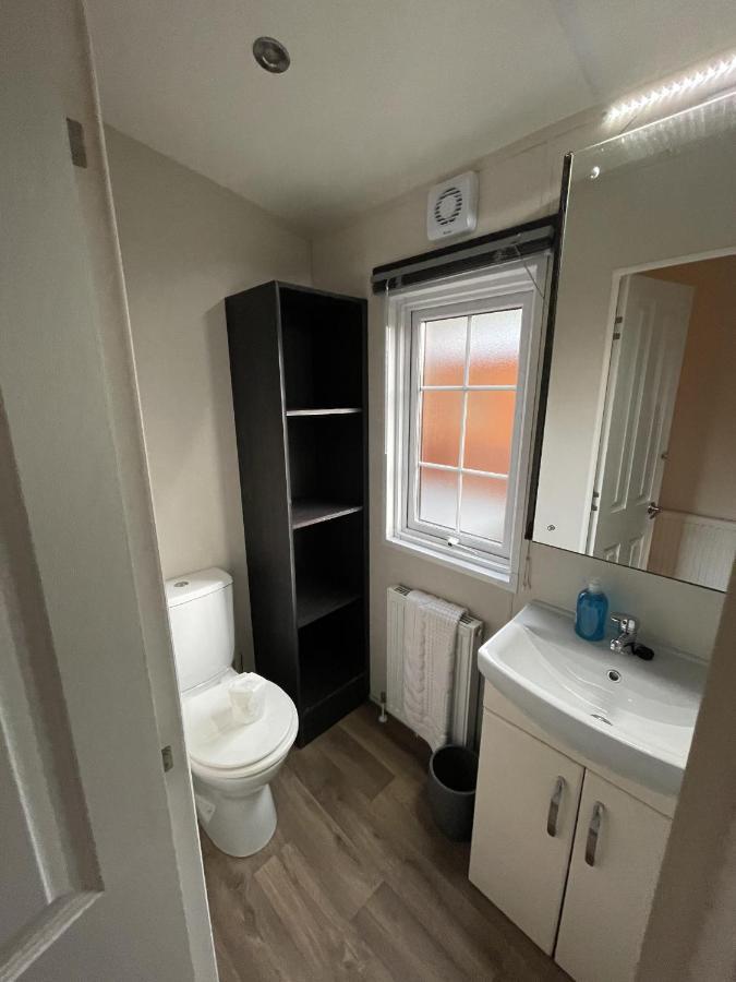 Angie'S Haven, Superb 2 Bedroom Lodge With Hot Tub - Sleeps 6 - Felmoor Park Morpeth Exterior photo