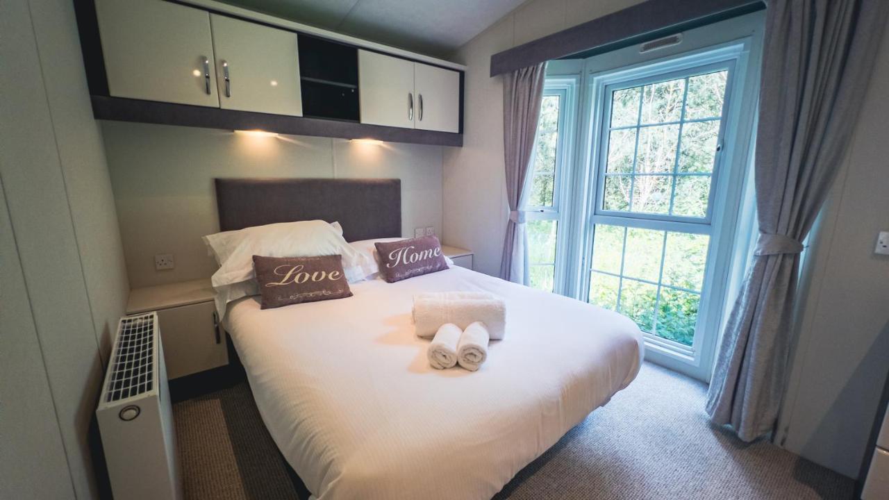 Angie'S Haven, Superb 2 Bedroom Lodge With Hot Tub - Sleeps 6 - Felmoor Park Morpeth Exterior photo