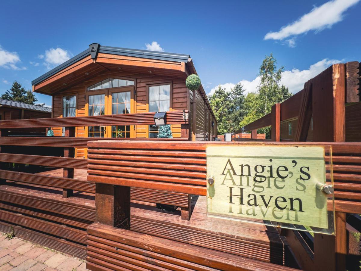 Angie'S Haven, Superb 2 Bedroom Lodge With Hot Tub - Sleeps 6 - Felmoor Park Morpeth Exterior photo