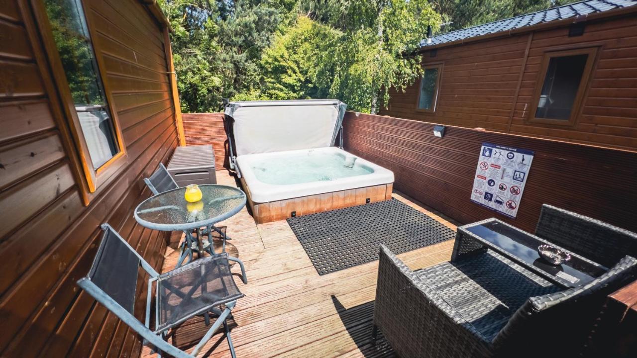 Angie'S Haven, Superb 2 Bedroom Lodge With Hot Tub - Sleeps 6 - Felmoor Park Morpeth Exterior photo