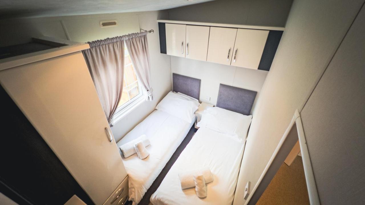 Angie'S Haven, Superb 2 Bedroom Lodge With Hot Tub - Sleeps 6 - Felmoor Park Morpeth Exterior photo